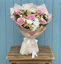 Букет цветов из:  Гвоздики, Орхидеи и Розы в Щеглово
