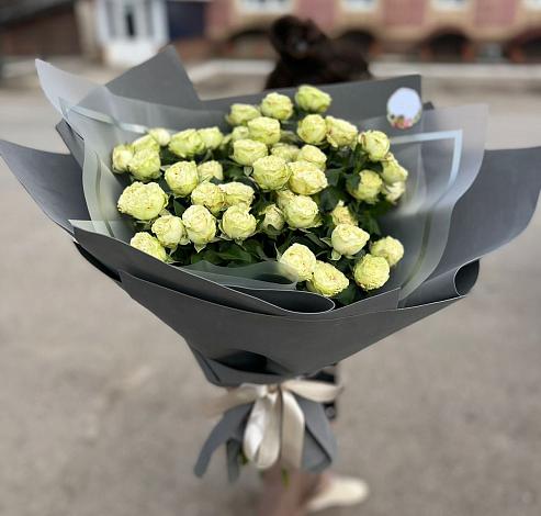 Букет Белые кустовые розы Солинеро в Щеглово