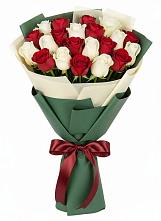 Букет Микс из красных и белых роз в Щеглово