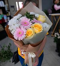 Букет цветов из:  Герберы, Розы и Хризантемы в Щеглово
