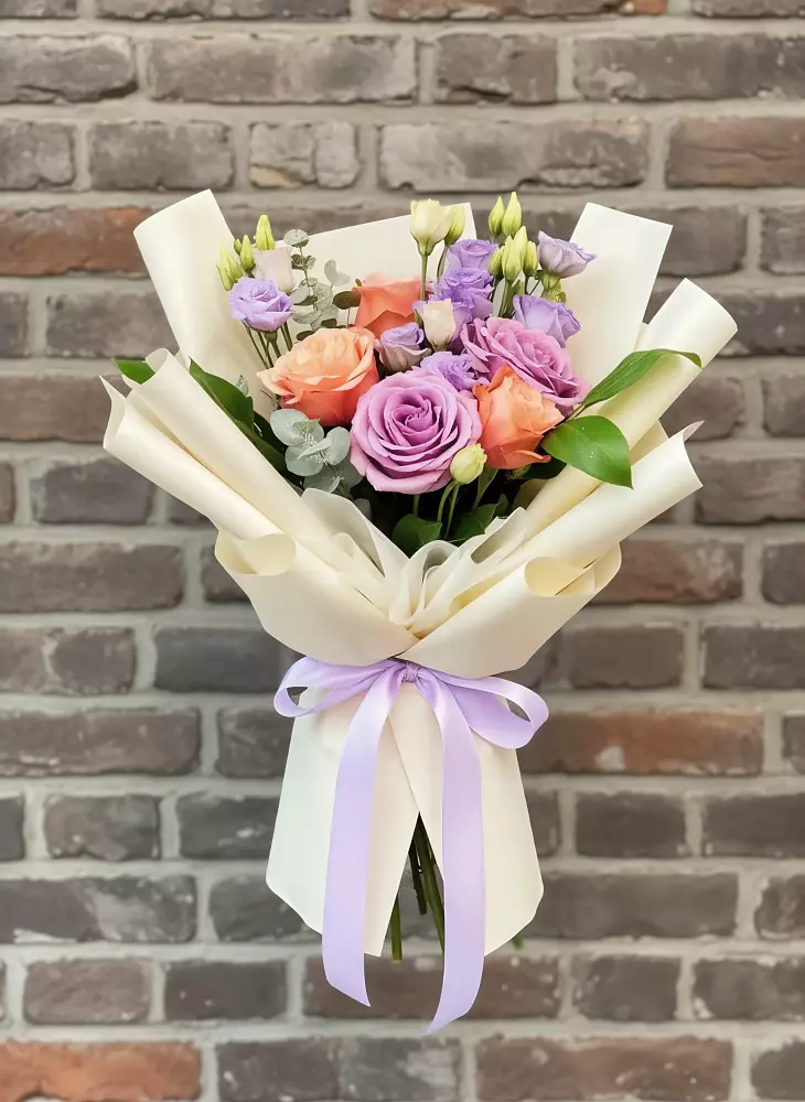 Букет цветов из: Лизиантусы и Розы в Щеглово