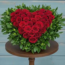 Цветочная композиция из Розы в виде сердца в Щеглово