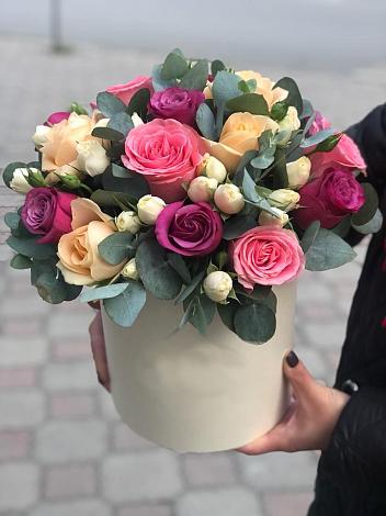 Цветочная композиция из Розы в шляпной коробке в Щеглово
