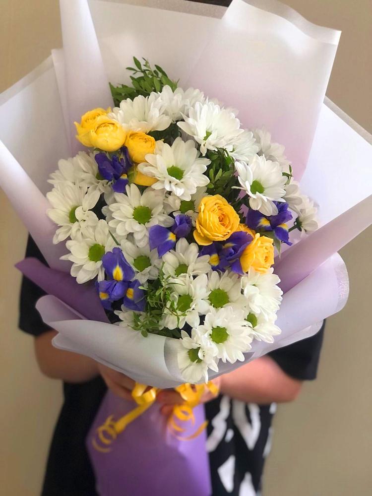 Букет цветов из: Ирисы, Хризантемы и Розы в Щеглово