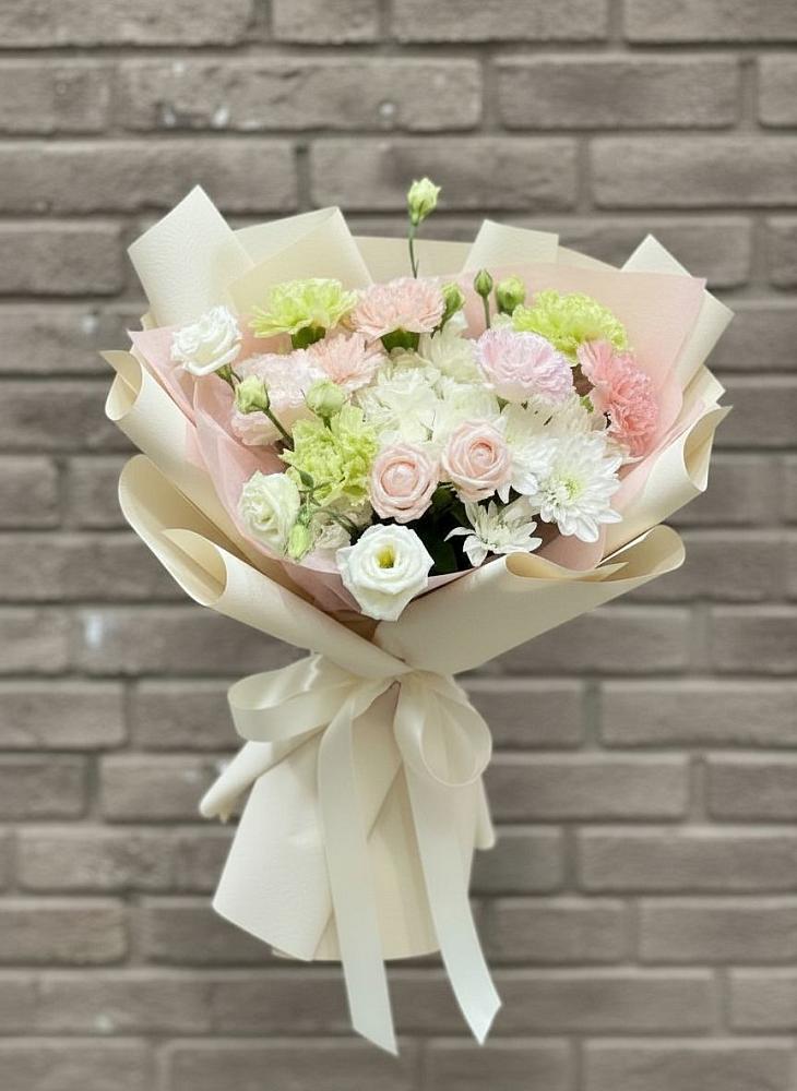 Букет цветов из: Гвоздики, Розы, Лизиантусы и Хризантемы в Щеглово