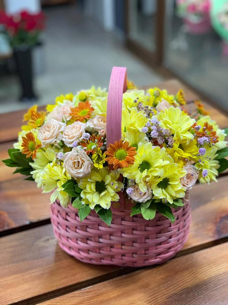 Цветочная композиция из Хризантемы и Розы в корзине в Щеглово