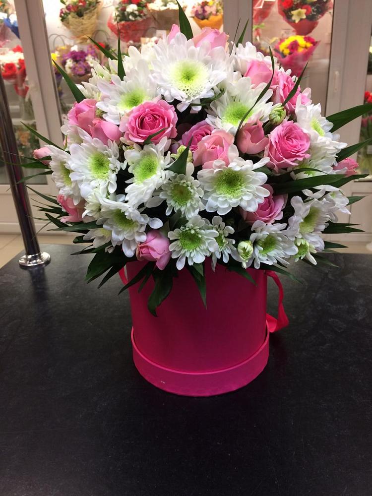 Цветочная композиция из Розы и Хризантемы в шляпной коробке в Щеглово