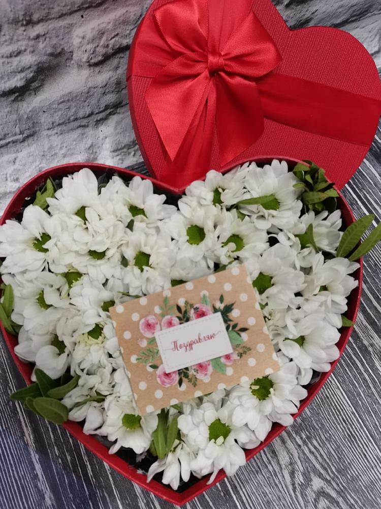 Цветочная композиция из Хризантемы в виде сердца в Щеглово