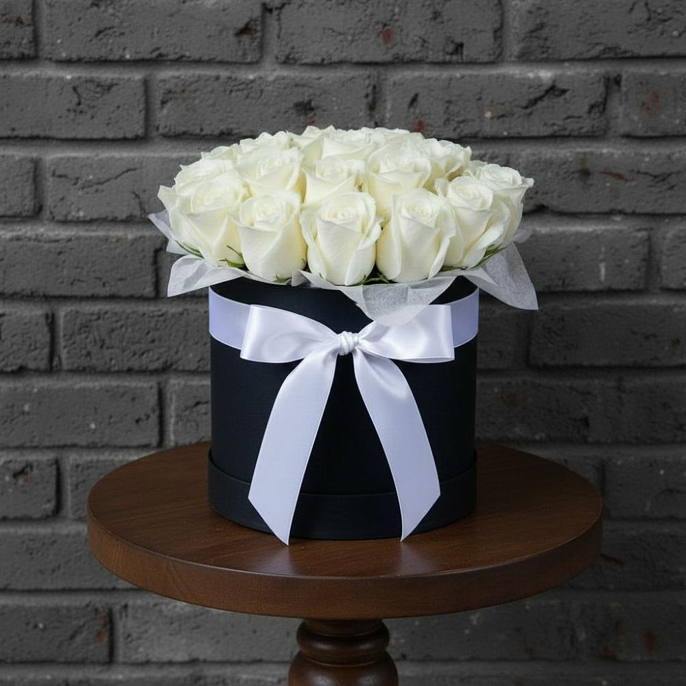 Цветочная композиция из Розы в шляпной коробке в Щеглово