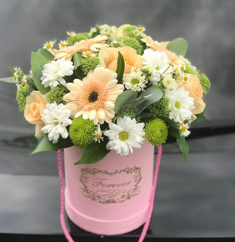 Цветочная композиция из Розы, Герберы и Хризантемы в шляпной коробке в Щеглово