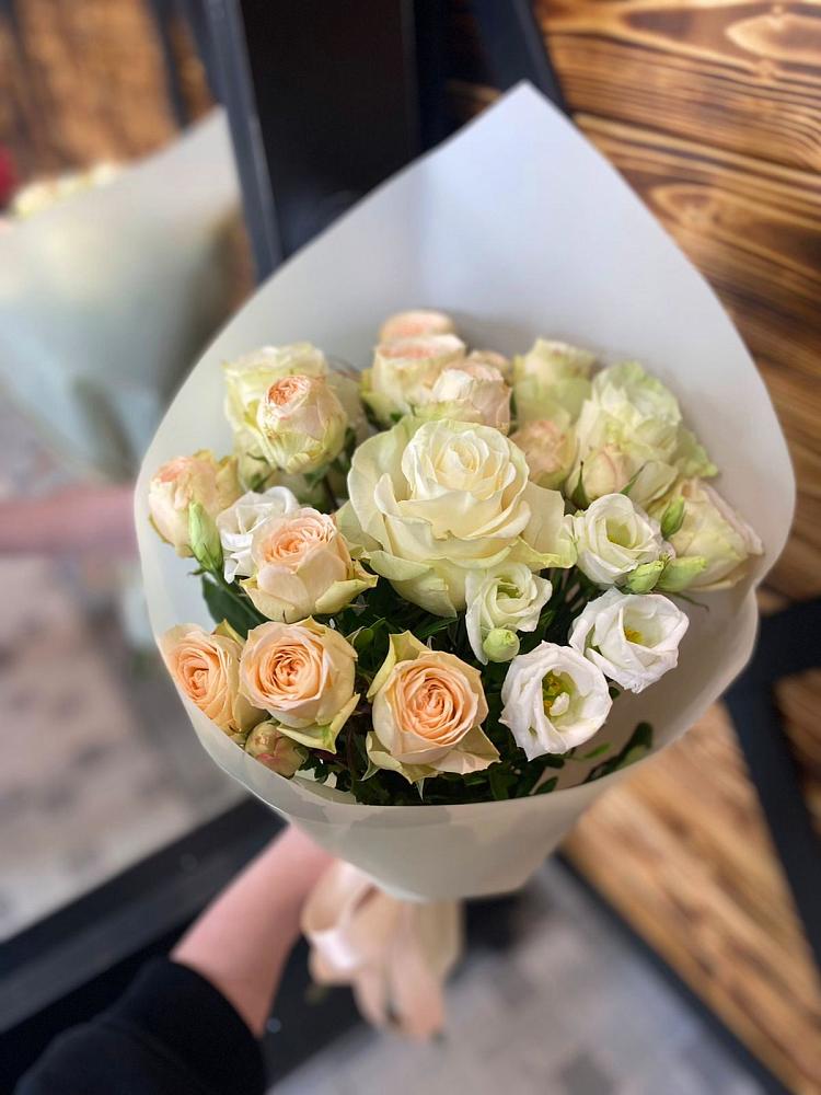 Букет цветов из: Розы и Лизиантусы в Щеглово