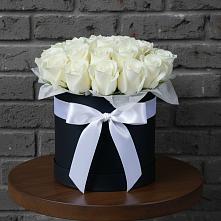 Цветочная композиция из Розы в шляпной коробке в Щеглово